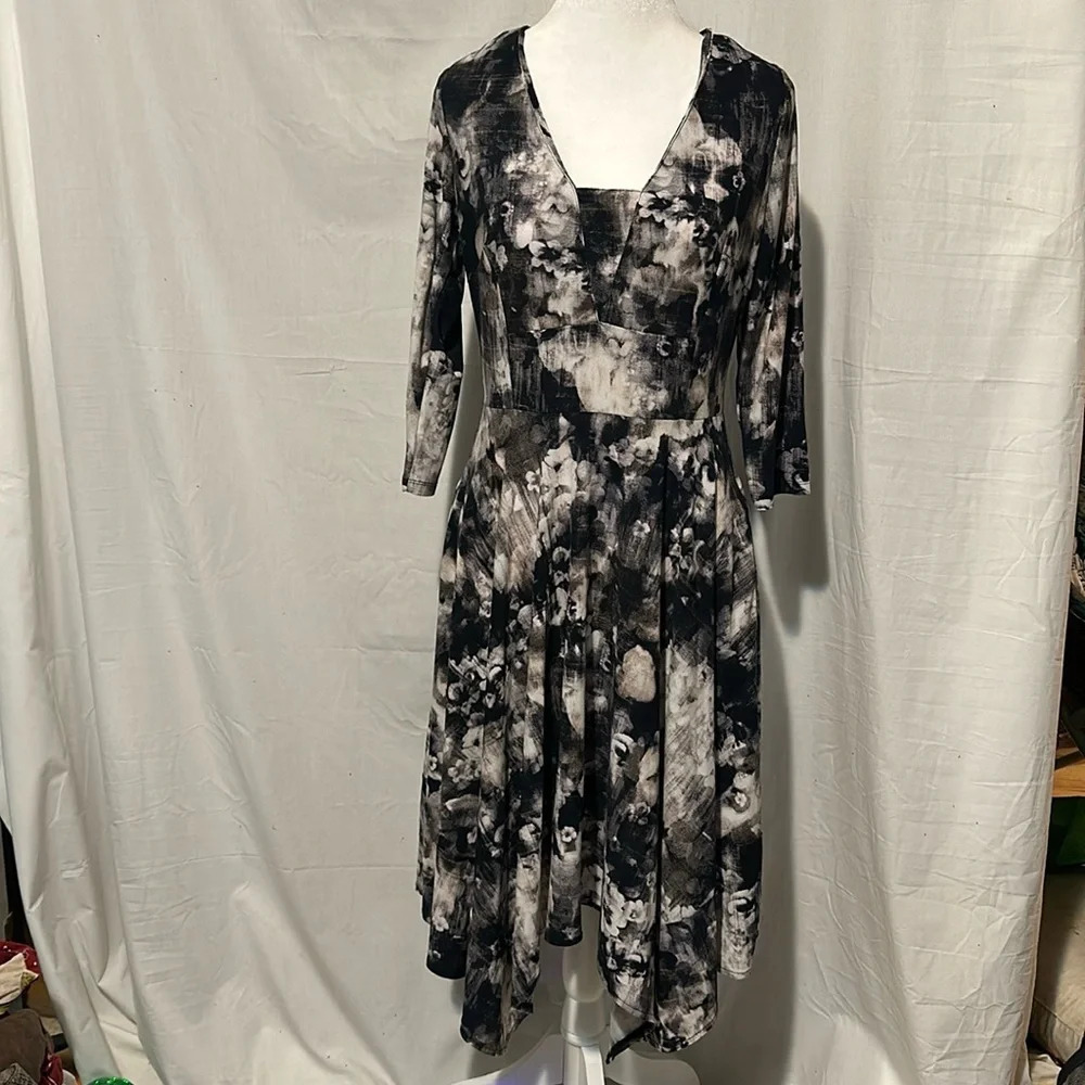 Simply Vera Vera Wang black gray white hi low v neck 3/4 sleeve dress size small